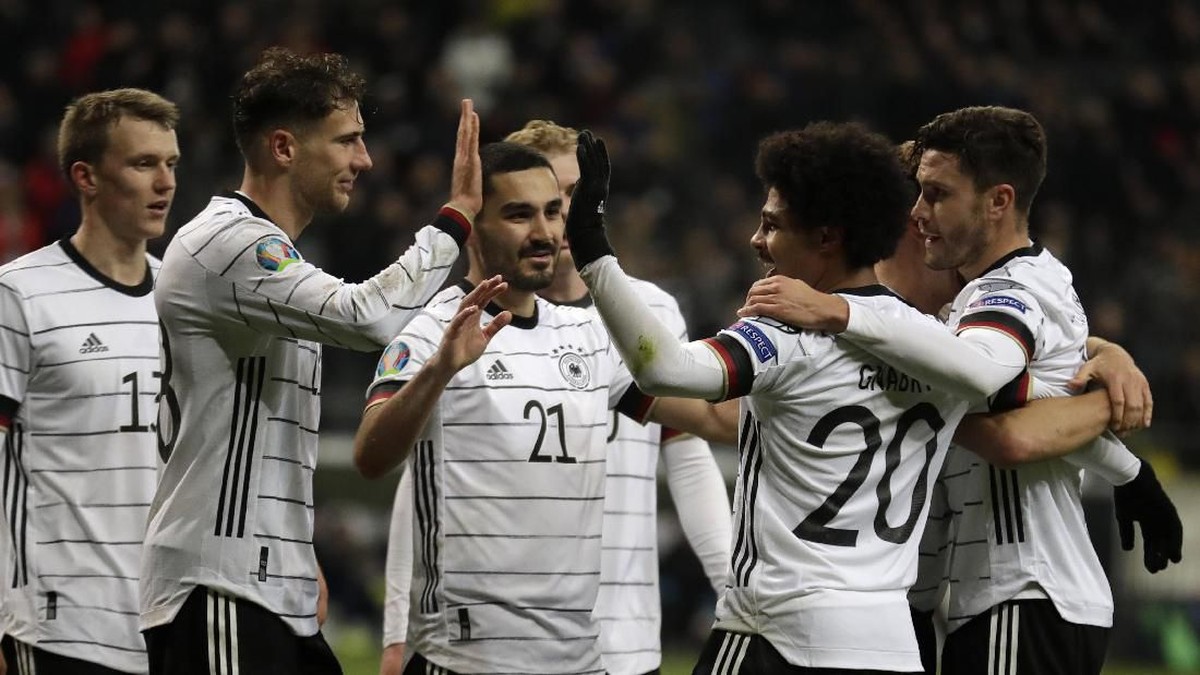 Timnas Jerman merayakan gol ke gawang Timnas Irlandia Utara di matchday terakhir Grup C Kualifikasi Piala Eropa 2020. Jerman menang 6-1. (Foto: Michael Probst/AP Photo)