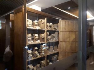 Mengintip Koleksi Buku Kuno di Salah Satu Perpustakaan Privat Tertua Dunia