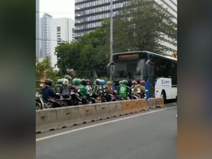 Pemotor Lawan Arus di Busway, Raja Afrika Beli Ratusan Mobil Mewah