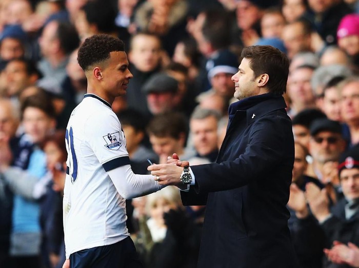 LONDON, UNITED KINGDOM - APRIL 10:  Dele Alli of Tottenham Hotspur shakes hands with Mauricio Pochettino manager of Tottenham Hotspur as he is substituted during the Barclays Premier League match between Tottenham Hotspur and Manchester United at White Hart Lane on April 10, 2016 in London, England.  (Photo by Clive Rose/Getty Images)