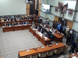 Raker di Komisi III, Kapolri: 74 Terduga Teroris Ditangkap Usai Bom di Medan