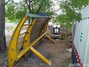 Halte di Daan Mogot Memendek Dimakan Proyek Trotoar, Kini Dicabut