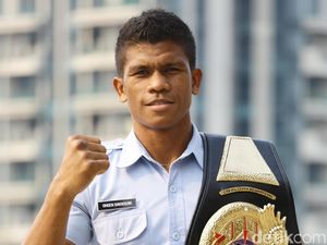 Duel Pembuka Laga di Khatulistiwa: Ongen Saknosiwi Menang TKO Duel Pembuka Laga di Khatulistiwa: Ongen Saknosiwi Menang TKO