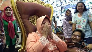 Tersipu Malu, Risma Kena Prank di Hari Ulang Tahun