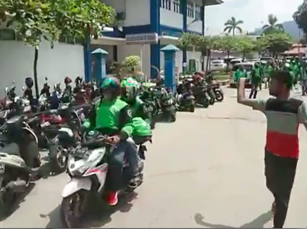 Video Pengakuan Ortu Jenazah Bayi yang Dibawa Kabur Driver Ojol Video Pengakuan Ortu Jenazah Bayi yang Dibawa Kabur Driver Ojol