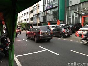 Ayo Tebak, Berapa Tahun Sekali Marka Jalan Dipermak para Petugas?