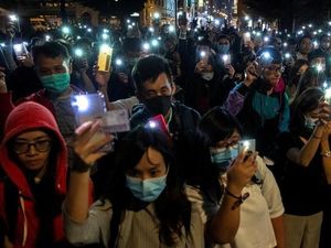 Dikepung Polisi, Puluhan Demonstran Hong Kong Masih Bertahan di Kampus