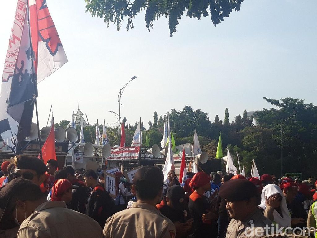 Buruh di Jatim Kecewa Penetapan UMK 2020, Ini Alasannya Buruh di Jatim Kecewa Penetapan UMK 2020, Ini Alasannya