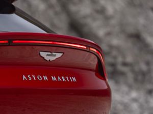 Lagi Susah karena Corona, Aston Martin Depak Bosnya