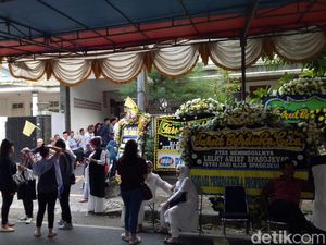 Jenazah Istri Ilija Spasojevic Tiba di Rumah Duka Jenazah Istri Ilija Spasojevic Tiba di Rumah Duka
