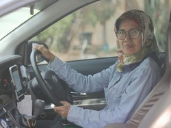 Single Parent, Sawitri Gantungkan Asa Jadi Drvier GrabCar
