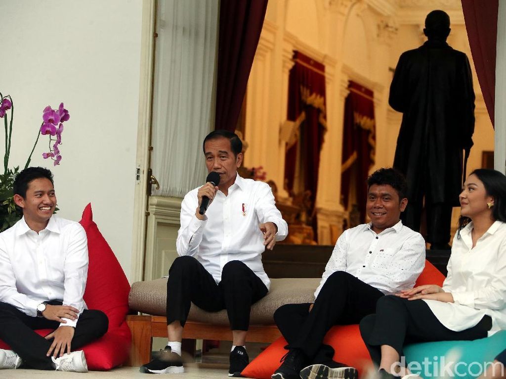 3 Gaya Berbeda Jokowi Kenalkan Para Pembantunya 3 Gaya Berbeda Jokowi Kenalkan Para Pembantunya