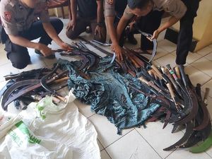 Cegah Carok Saat Pilkades Sampang, Polisi Sita 500 Celurit hingga Pistol Cegah Carok Saat Pilkades Sampang, Polisi Sita 500 Celurit hingga Pistol
