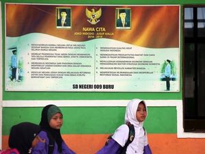 Listrik 24 Jam Jadi Asa Baru Pendidikan di Perbatasan Listrik 24 Jam Jadi Asa Baru Pendidikan di Perbatasan