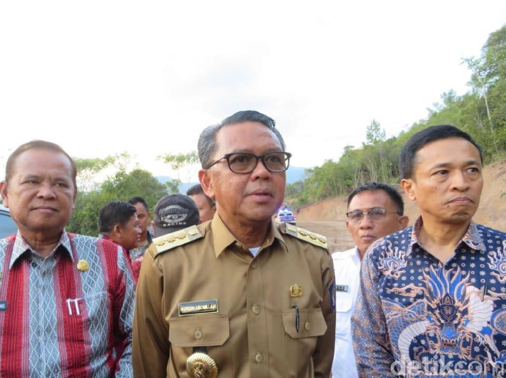 Gubernur Sulsel Targetkan Proyek Jalan Bua-Rantepao Mulai Diaspal 2020 Gubernur Sulsel Targetkan Proyek Jalan Bua-Rantepao Mulai Diaspal 2020