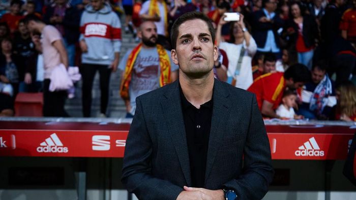 Robert Moreno sakit hati ditelikung Luis Enrique? (Juan Manuel Serrano Arce/Getty Images) Robert Moreno sakit hati ditelikung Luis Enrique? (Juan Manuel Serrano Arce/Getty Images)