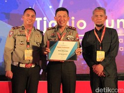 Menpan RB Beri Penghargaan Predikat B Pelayanan Publik Polresta Blitar