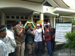 Eks Menag Lukman Hakim hingga HNW Salat Jenazah Bahtiar Effendy Eks Menag Lukman Hakim hingga HNW Salat Jenazah Bahtiar Effendy