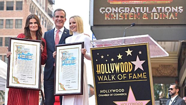 Dua Pengisi Suara 'Frozen 2' Raih Penghargaan di Hollywood Walk of Fame
