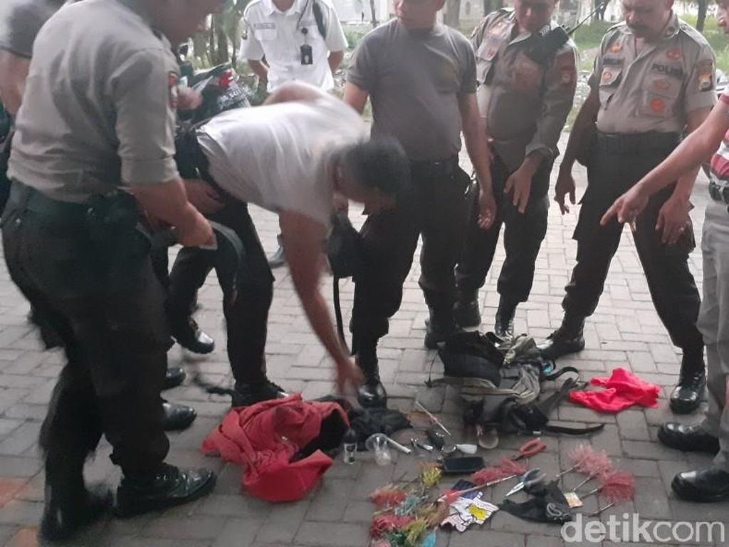 UNM Akan Berhentikan Mahasiswanya Bila Jadi Tersangka Bentrokan UNM Akan Berhentikan Mahasiswanya Bila Jadi Tersangka Bentrokan