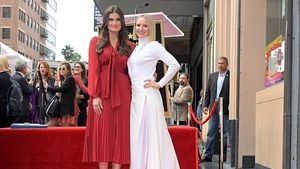 Momen Stylish Bintang Frozen 2 di Penghargaan Hollywood Walk of Fame