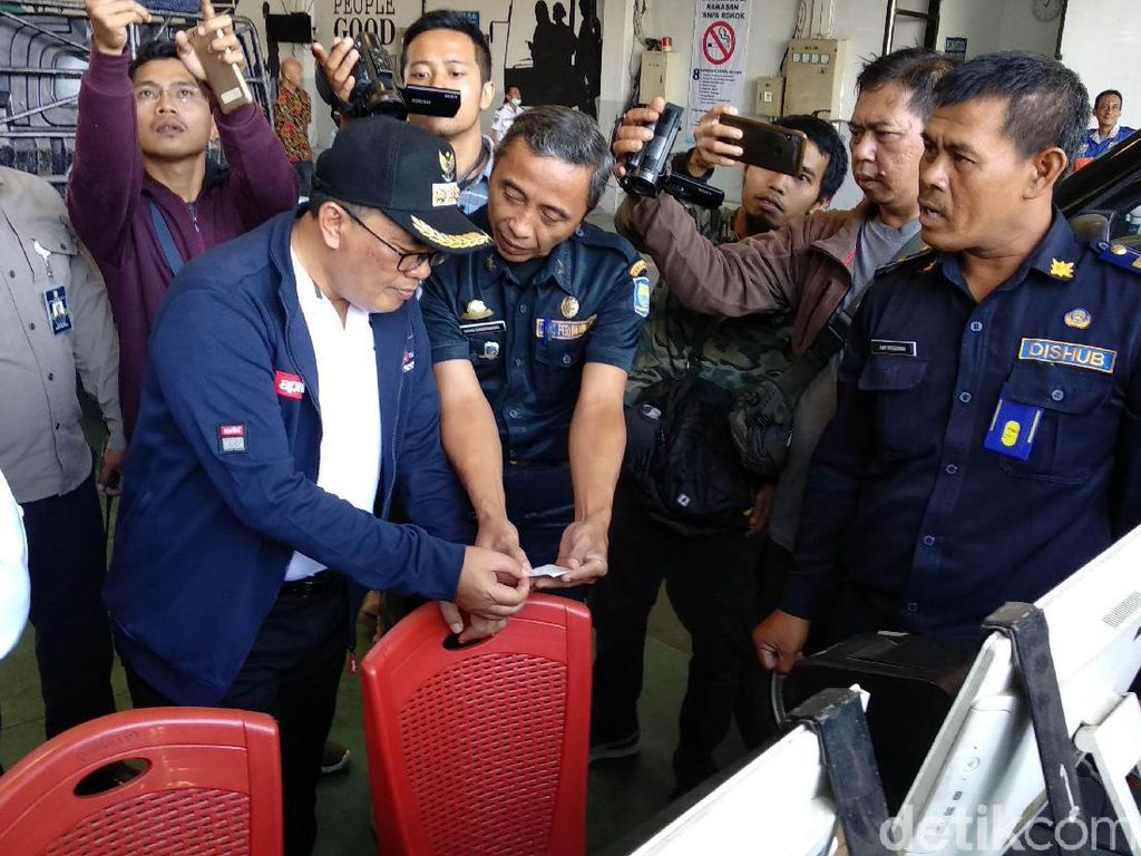 Sidak Uji Kir di Dishub Bandung, Oded: Tidak Ada Pungli Sidak Uji Kir di Dishub Bandung, Oded: Tidak Ada Pungli
