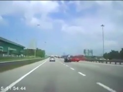 Tidak Pakai Seatbelt Penumpang Terlempar Keluar, Untung Masih Hidup!