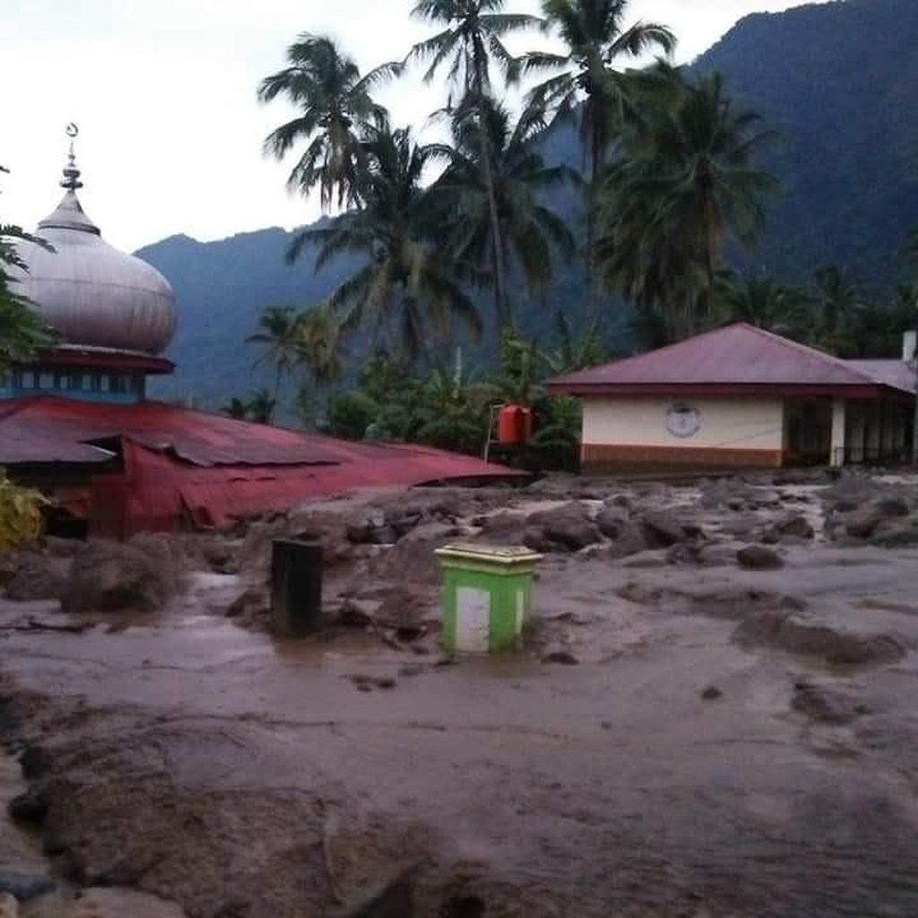 Banjir di Solok Selatan, Akses Jalan Tertutup dan 924 Rumah Terendam Banjir di Solok Selatan, Akses Jalan Tertutup dan 924 Rumah Terendam