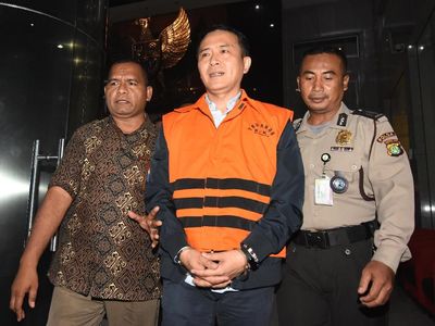 Eks Presdir Lippo Cikarang Berompi KPK