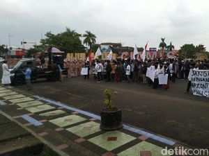 Isu Habib Rizieq Dicekal, FPI Jabar: Kalau Tak Dicabut Terus, Lihat Saja Isu Habib Rizieq Dicekal, FPI Jabar: Kalau Tak Dicabut Terus, Lihat Saja
