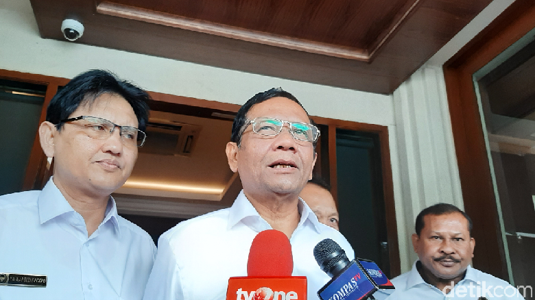 Mahfud Md Tak Masalah Agus Rahardjo cs Gugat UU KPK: Biar Diuji di MK