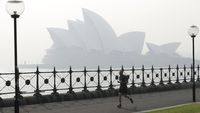Sydney Opera House Menghilang Ketutup Kabut Asap