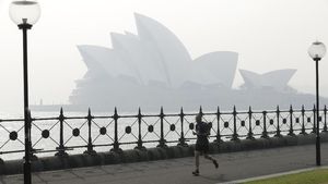 Sydney Opera House Menghilang Ketutup Kabut Asap