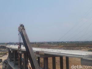 Proyek Pembangunan Tol Krian-Legundi-Bunder-Manyar Capai 85% Proyek Pembangunan Tol Krian-Legundi-Bunder-Manyar Capai 85%