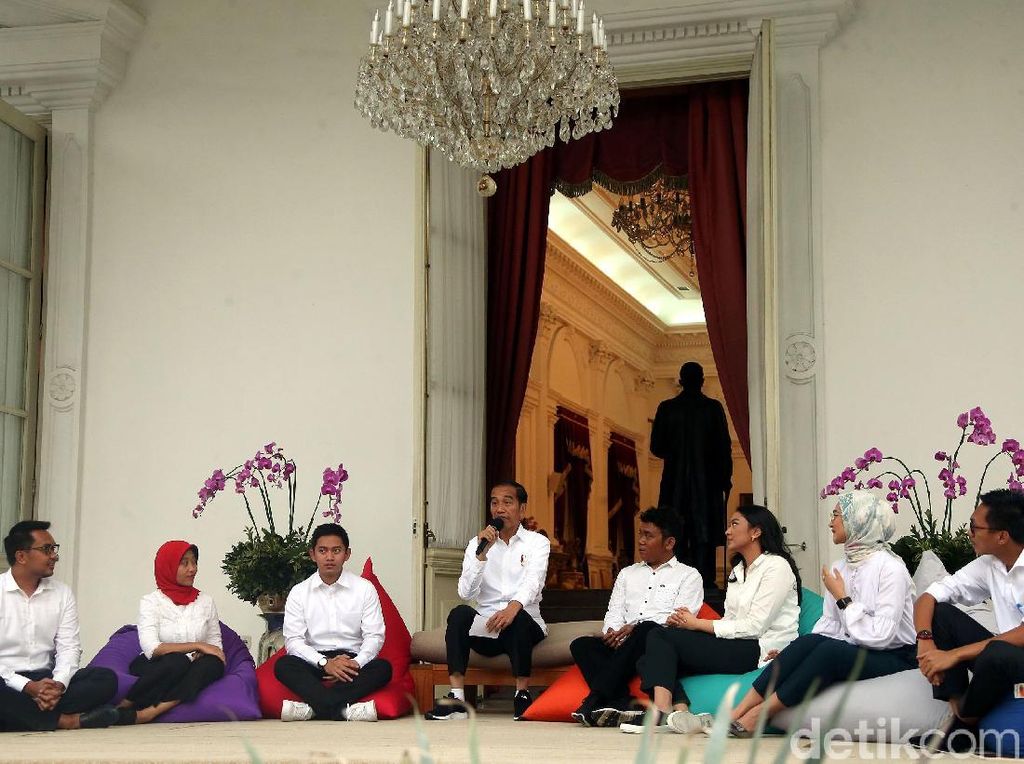 Diibaratkan Magang oleh Paloh, Stafsus Milenial Jokowi Jadikan Motivasi Diibaratkan Magang oleh Paloh, Stafsus Milenial Jokowi Jadikan Motivasi