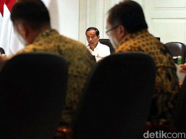 Jokowi Ratas Bareng Menteri Bahas Soal Kemudahan Berbisnis
