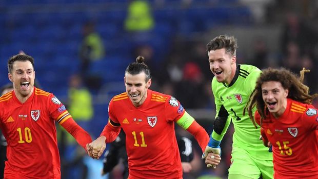 Gareth Bale merayakan Wales lolos ke Piala Eropa 2020. (