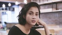 Aghniny Haque, Galak di Mata Manis di Hati