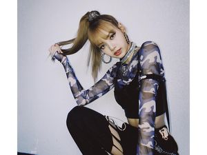10 Gaya Ikonik Lisa Blackpink yang Masuk Daftar Fashion Paling Berpengaruh