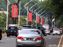 14 Tiang Reklame Tak Berizin di Senayan Disegel Pemprov DKI