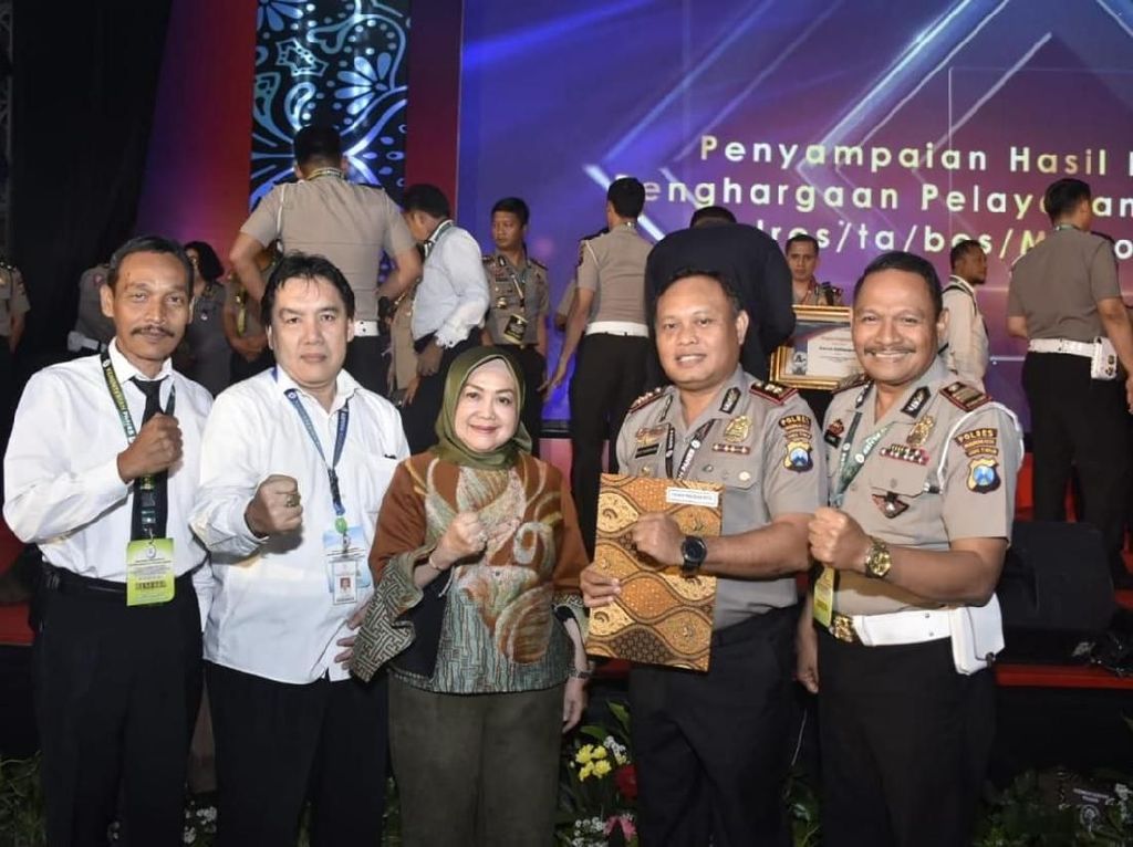 Polres Pasuruan Kota Raih Penghargaan Pelayanan Publik dari KemenPAN-RB Polres Pasuruan Kota Raih Penghargaan Pelayanan Publik dari KemenPAN-RB