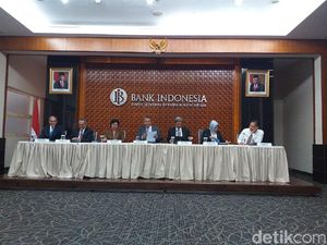 Suku Bunga Acuan BI Ditahan di 5% Suku Bunga Acuan BI Ditahan di 5%