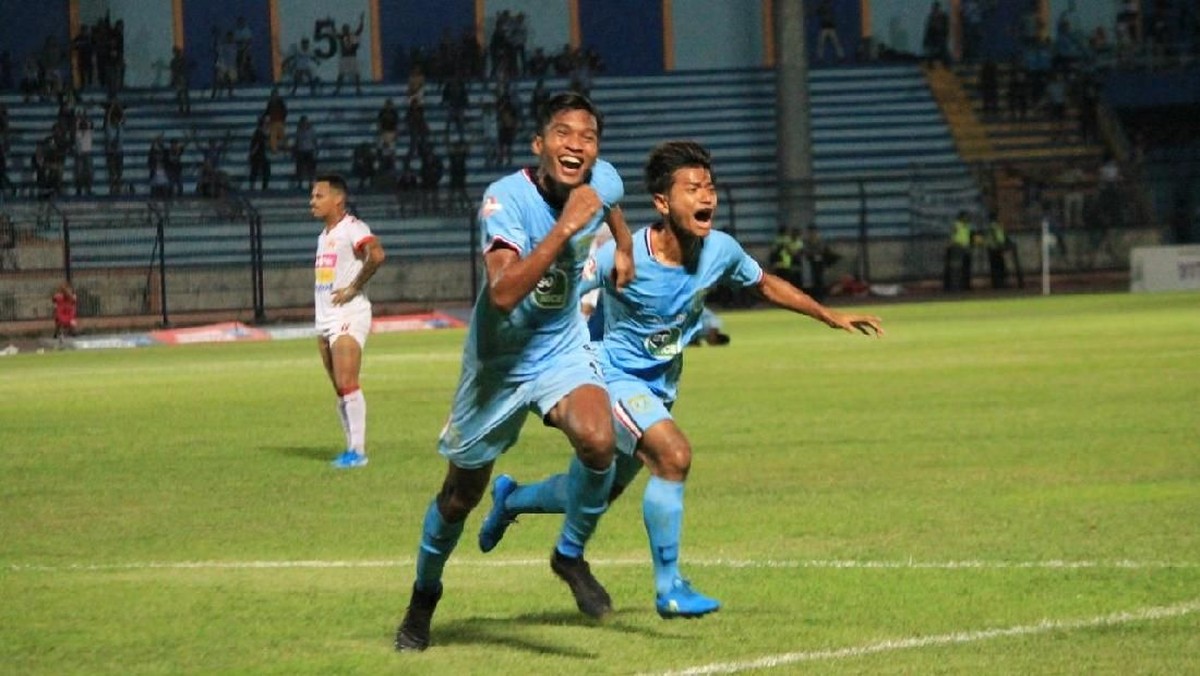 Persela Lamongan bisa mengalahkan Badak Lampung 1-0 karena berjuang mati-matian. (Foto: Eko Sudjarwo)
