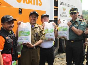 ACT Distribusikan 10 Ton Beras Pakai Rice Truck Buat Ribuan Warga