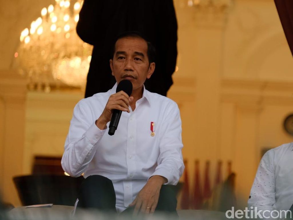 Stafsus Billy Jadi Sorotan, Jokowi: Biasalah Anak Muda, Salah-salah Dikit Stafsus Billy Jadi Sorotan, Jokowi: Biasalah Anak Muda, Salah-salah Dikit