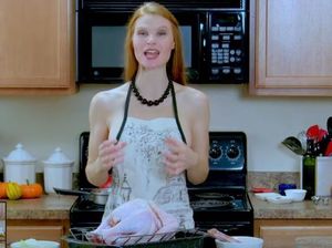 Wanita Ini Jadi Kontroversi Setelah Bikin Konten Masak Tanpa Busana