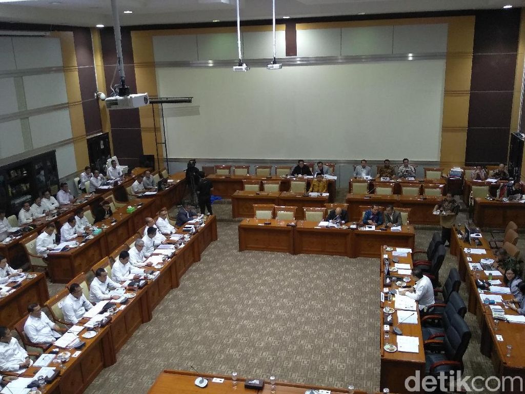 Komisi III Cecar BNPT soal Aksi Teror: Kenapa Bunyi Dulu Baru Dikejar? Komisi III Cecar BNPT soal Aksi Teror: Kenapa Bunyi Dulu Baru Dikejar?