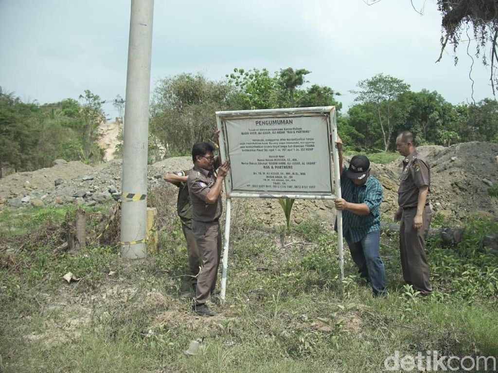 Pengusaha yang Jual Lahan Pemprov Jabar untuk Kereta Cepat Dilaporkan Pengusaha yang Jual Lahan Pemprov Jabar untuk Kereta Cepat Dilaporkan