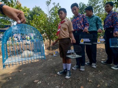 Pemkot Bandung Bagi-bagi Anak Ayam untuk Cegah Kecanduan Gadget