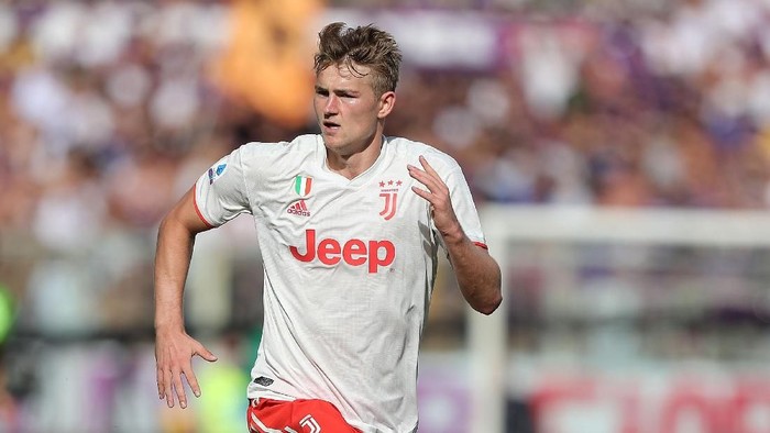 FLORENCE, ITALY - SEPTEMBER 14: Matthijs De Ligt of Juventus FC in action during the Serie A match between ACF Fiorentina and Juventus at Stadio Artemio Franchi on September 14, 2019 in Florence, Italy.  (Photo by Gabriele Maltinti/Getty Images)